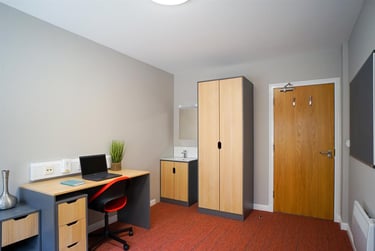 1 bed flat, Roxburgh Place, Old Town, Edinburgh, EH89SU - Image 3